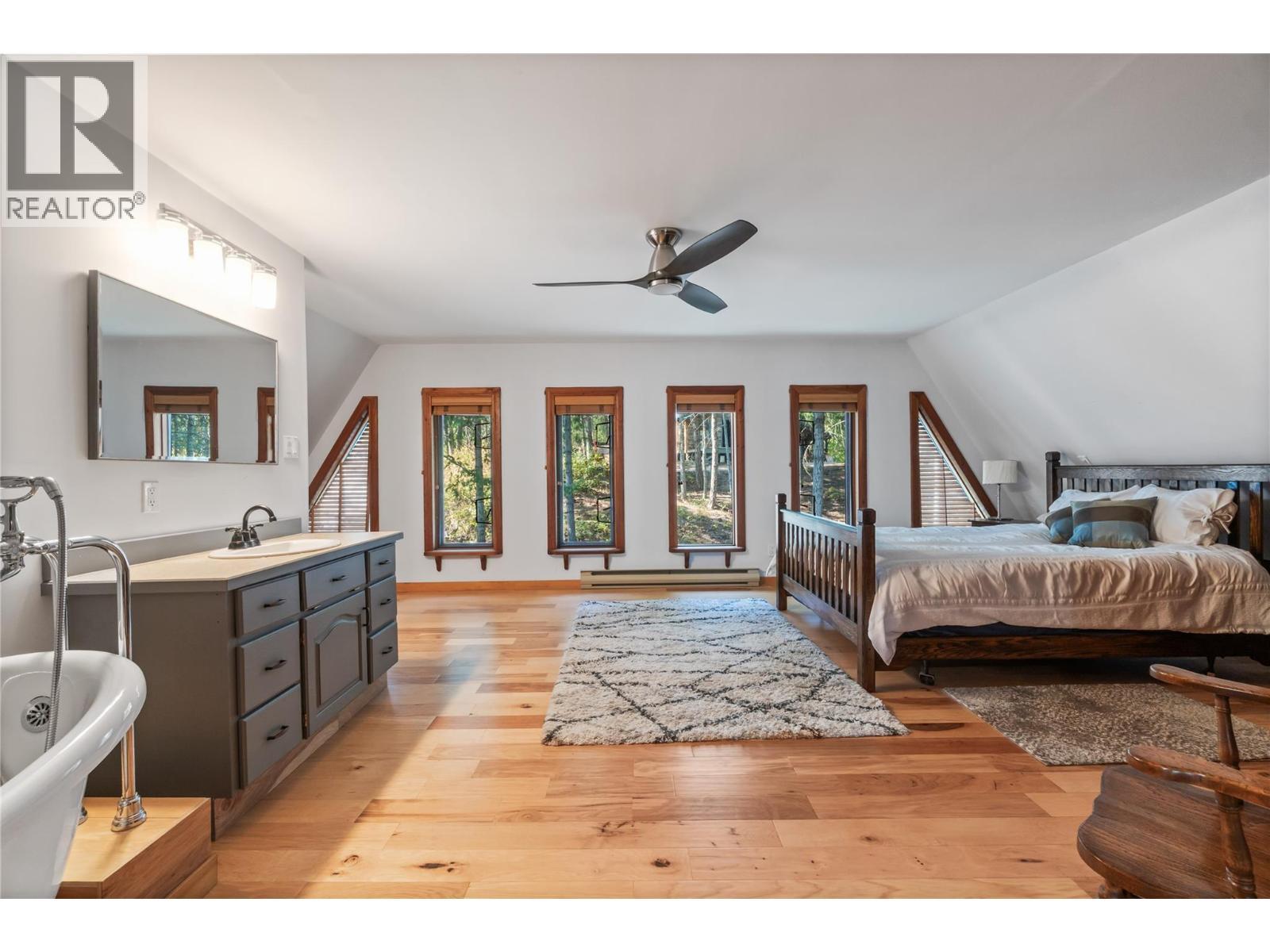 4878 Leopold Road, Celista, BC - Indoor Photo Showing Other Room