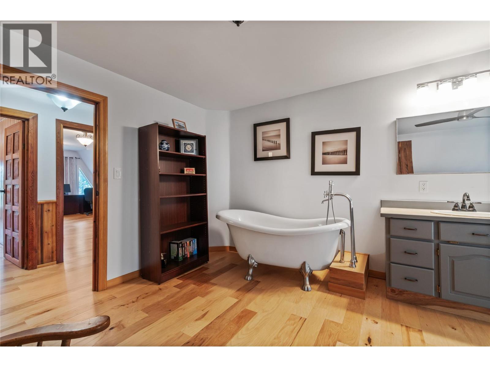 4878 Leopold Road, Celista, BC - Indoor Photo Showing Other Room