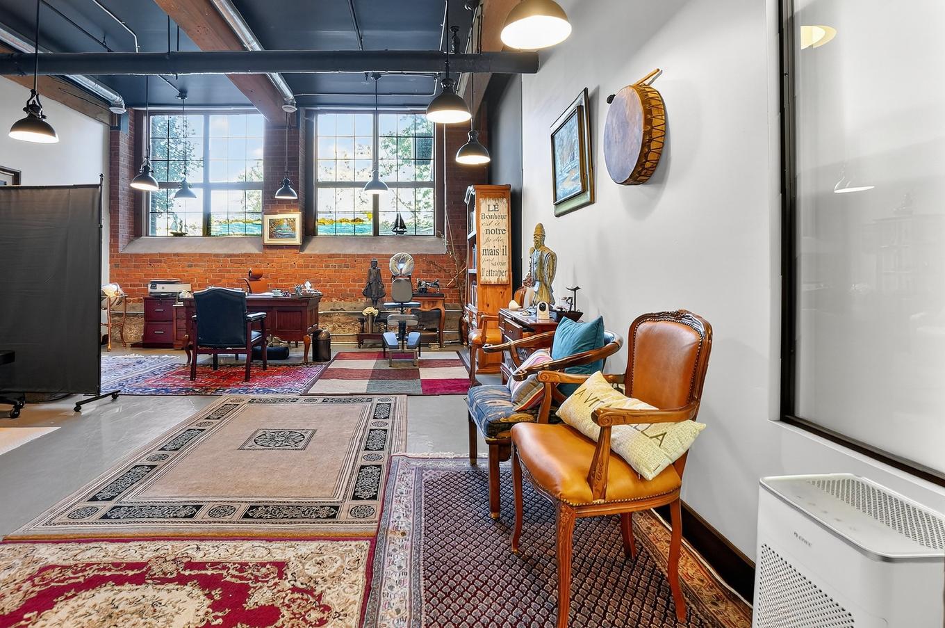 Commerce - 104-201 Rue St-Louis, Saint-Marcel-De-Richelieu, QC - Indoor Photo Showing Other Room