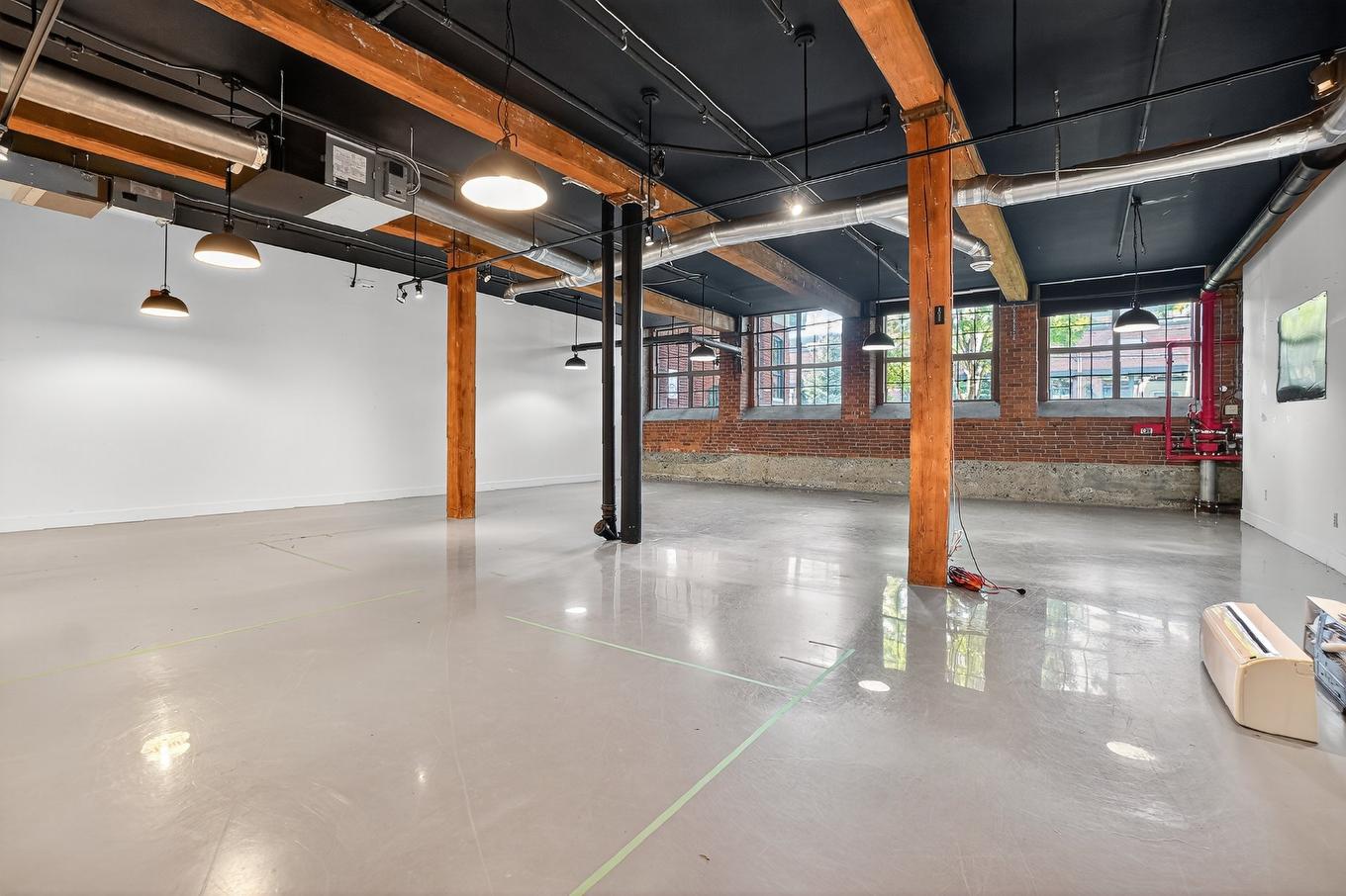 Commerce - 104-201 Rue St-Louis, Saint-Marcel-De-Richelieu, QC - Indoor Photo Showing Basement