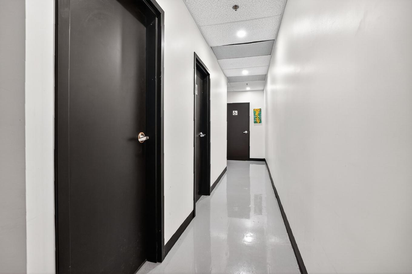 Commerce - 104-201 Rue St-Louis, Saint-Marcel-De-Richelieu, QC - Indoor Photo Showing Other Room