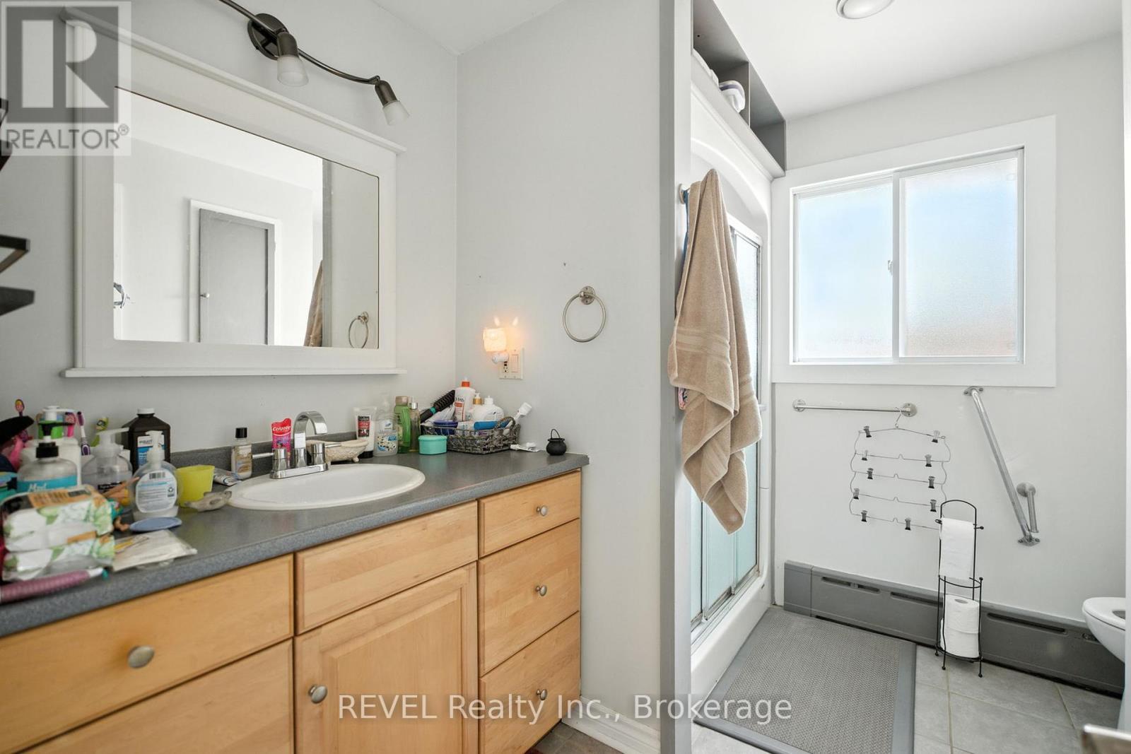 46 Collier Road S, Thorold (Thorold Downtown), ON - Indoor Photo Showing Bathroom