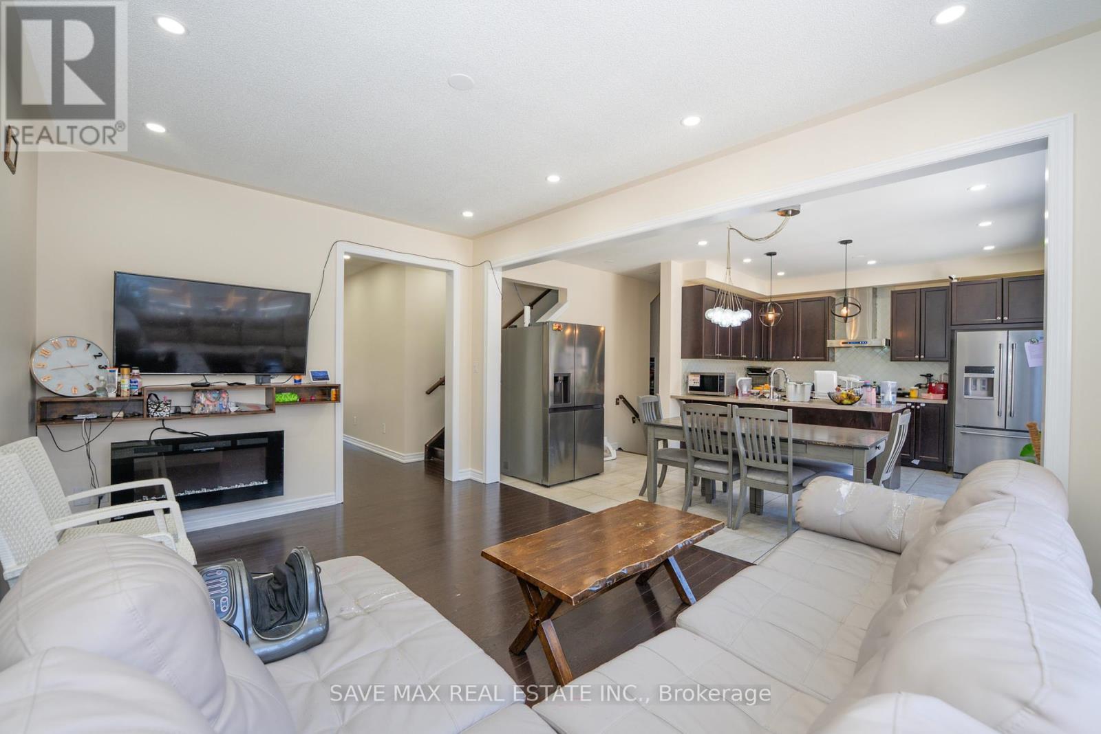 66 Geranium Crescent, Brampton, ON - Indoor Photo Showing Living Room