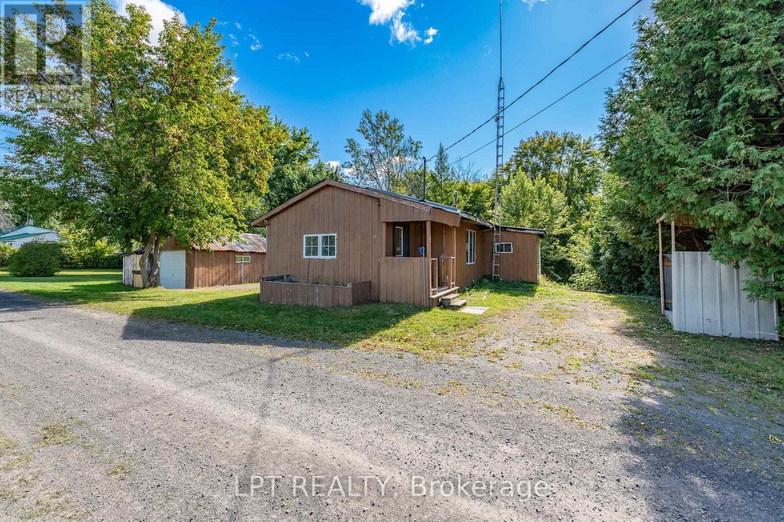 7 Broadway Street, North Grenville, ON - Outdoor