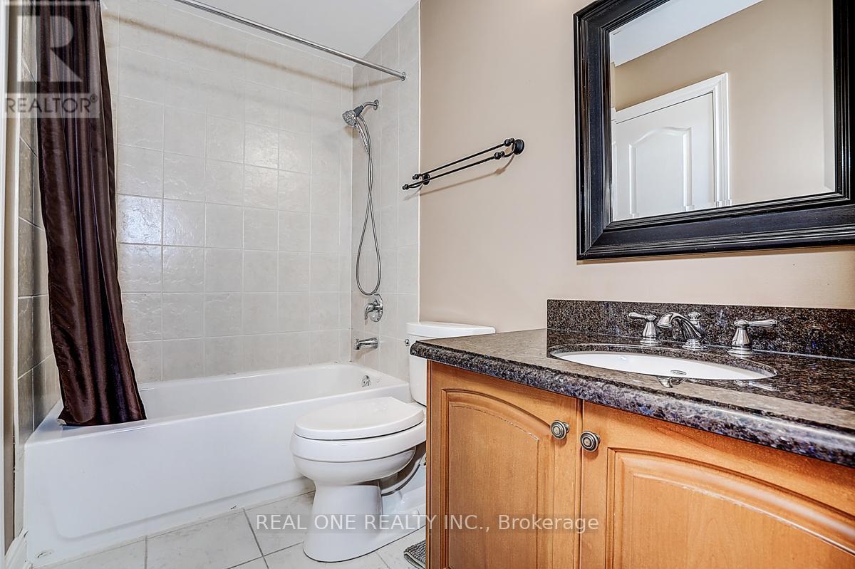 19 Anglin Drive, Richmond Hill, ON - Indoor Photo Showing Bathroom