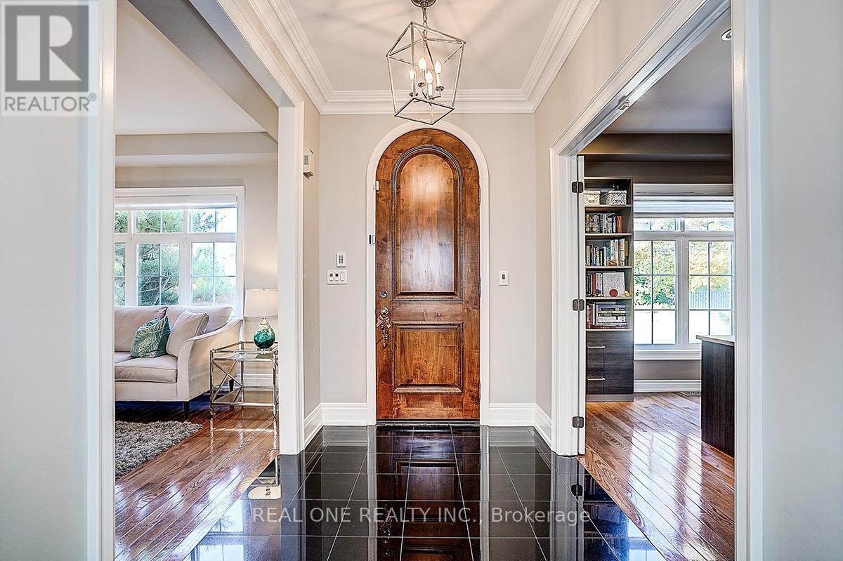 19 Anglin Drive, Richmond Hill, ON - Indoor Photo Showing Other Room