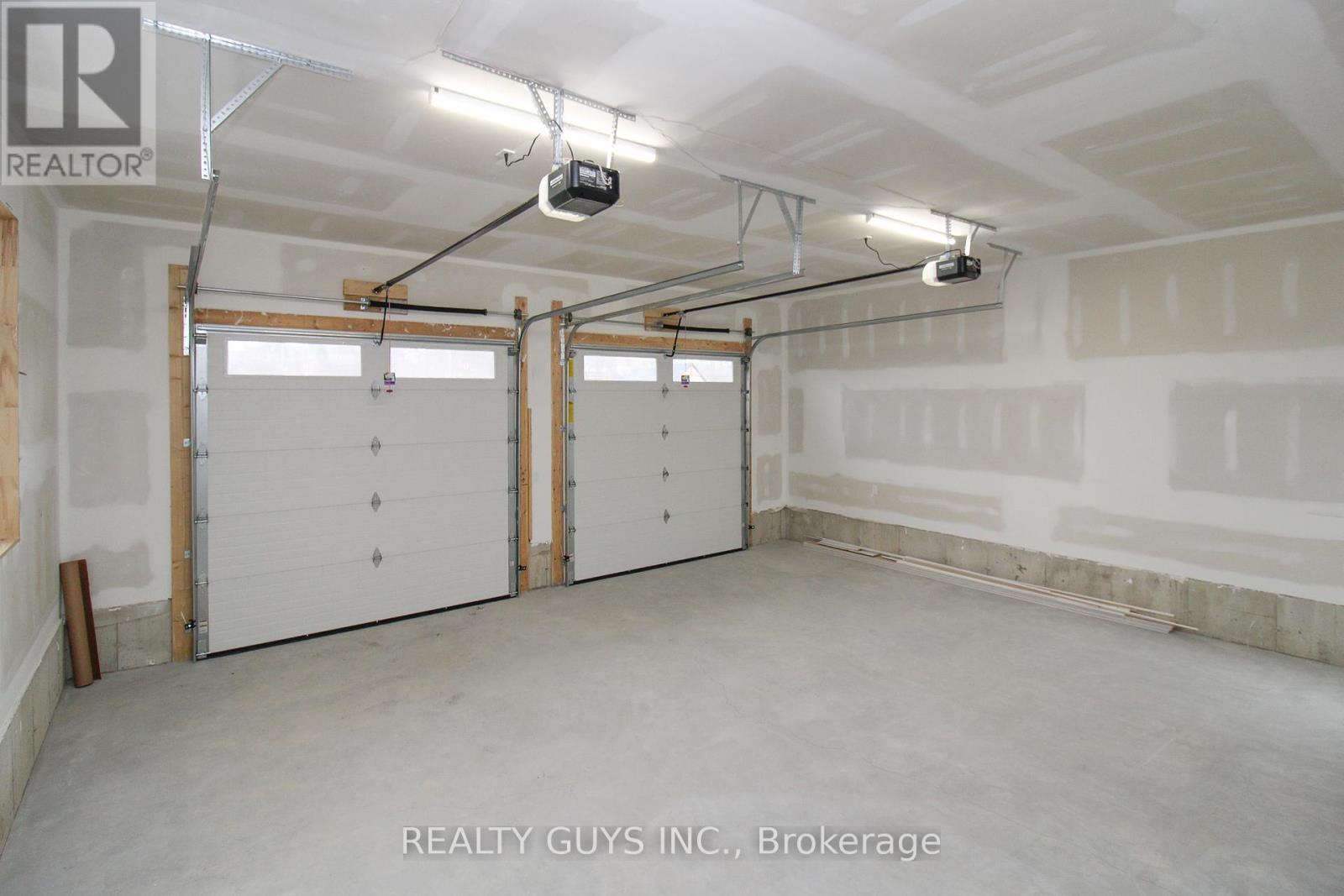 2418 Gwendolyn Court, Cavan Monaghan (Cavan Twp), ON - Indoor Photo Showing Garage