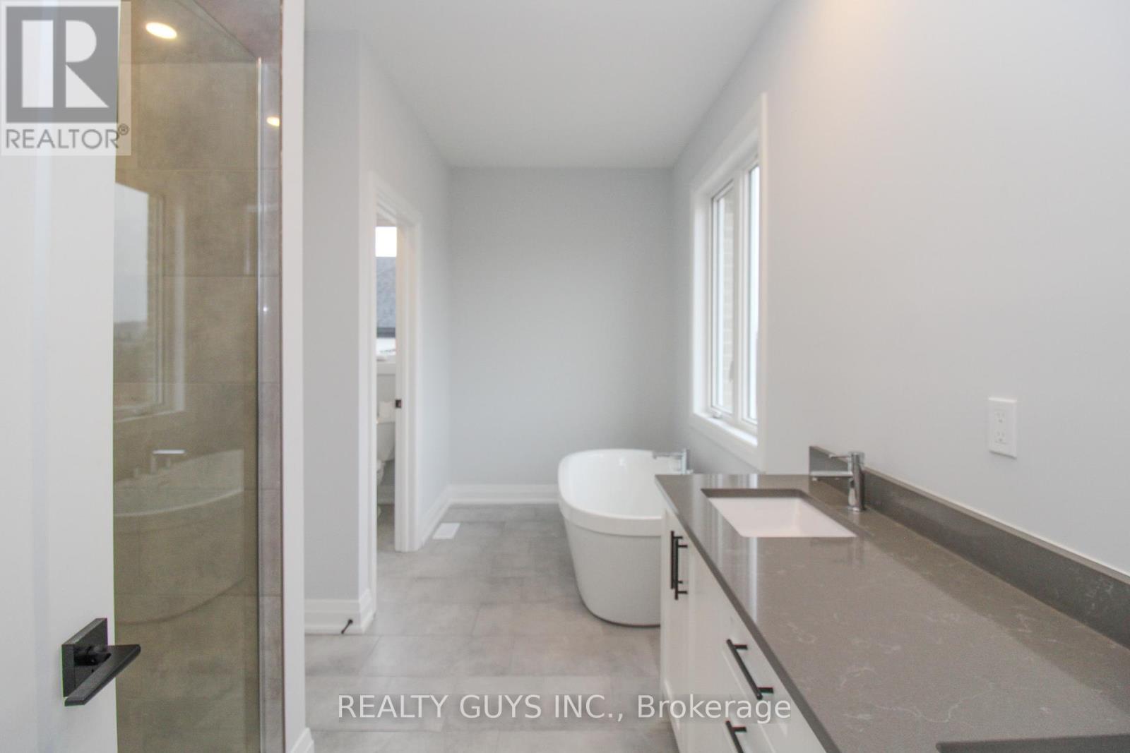 5 PC ENSUITE - 2418 Gwendolyn Court, Cavan Monaghan (Cavan Twp), ON - Indoor Photo Showing Bathroom