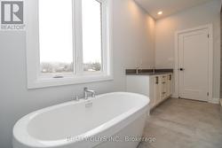 5 PC ENSUITE -