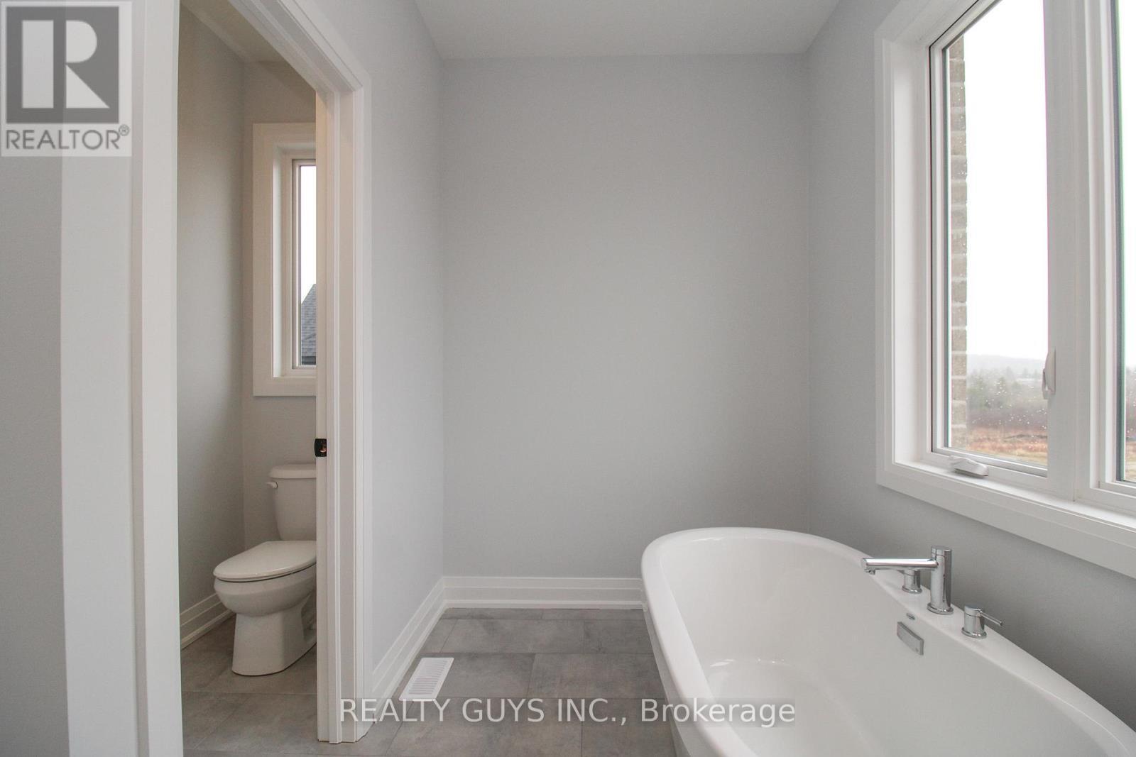 5 PC ENSUITE - 2418 Gwendolyn Court, Cavan Monaghan (Cavan Twp), ON - Indoor Photo Showing Bathroom
