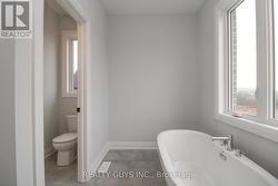 5 PC ENSUITE -