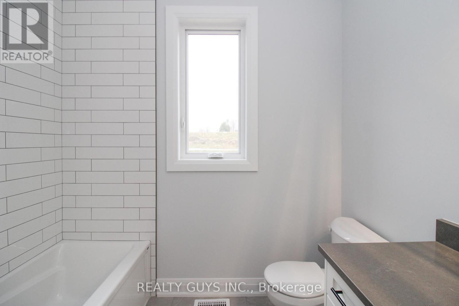 4 PC BATH FOR 2ND/3RD BEDROOM - 2418 Gwendolyn Court, Cavan Monaghan (Cavan Twp), ON - Indoor Photo Showing Bathroom