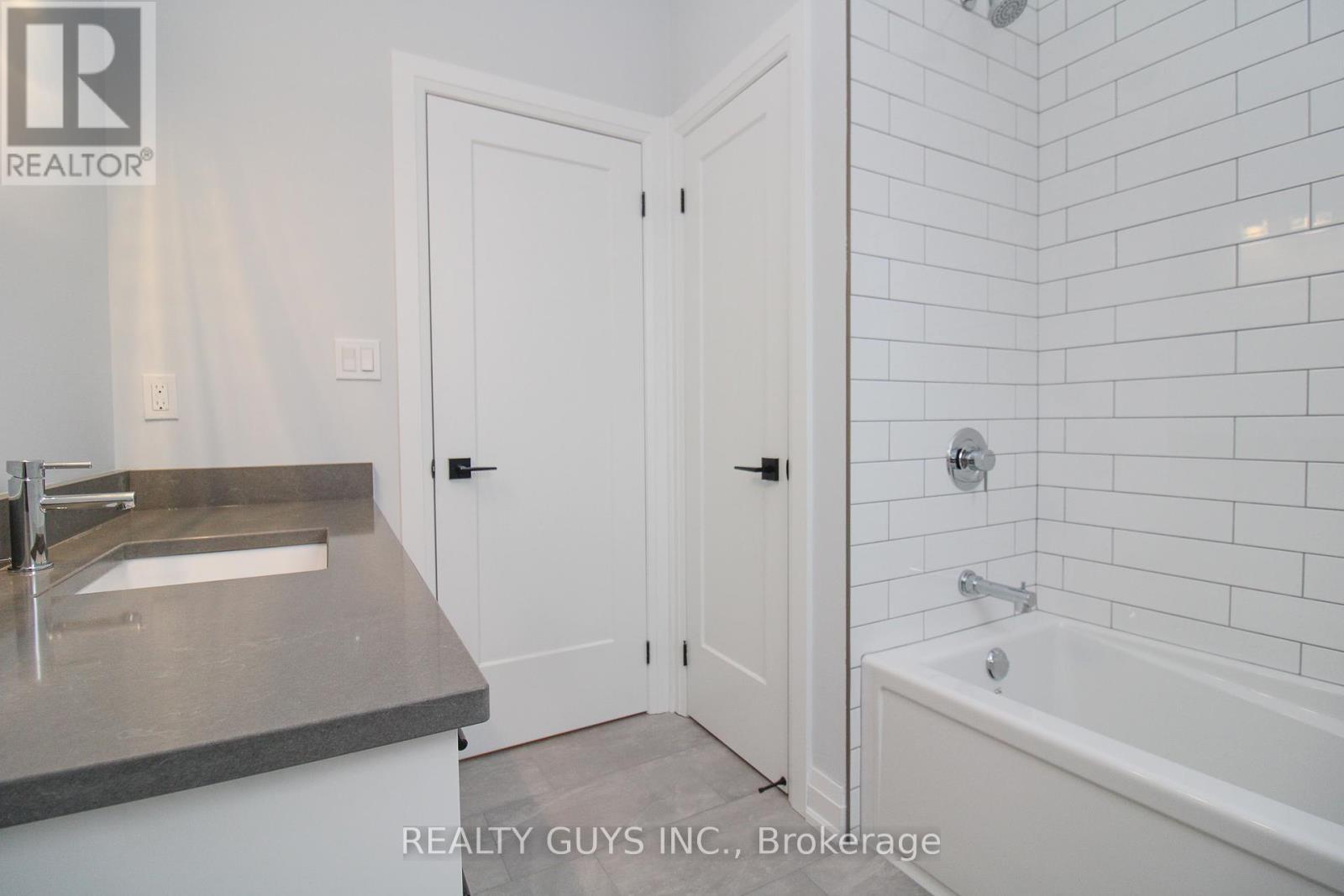 4 PC BATH FOR 2ND/3RD BEDROOM - 2418 Gwendolyn Court, Cavan Monaghan (Cavan Twp), ON - Indoor Photo Showing Bathroom