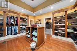 Walk in closet -