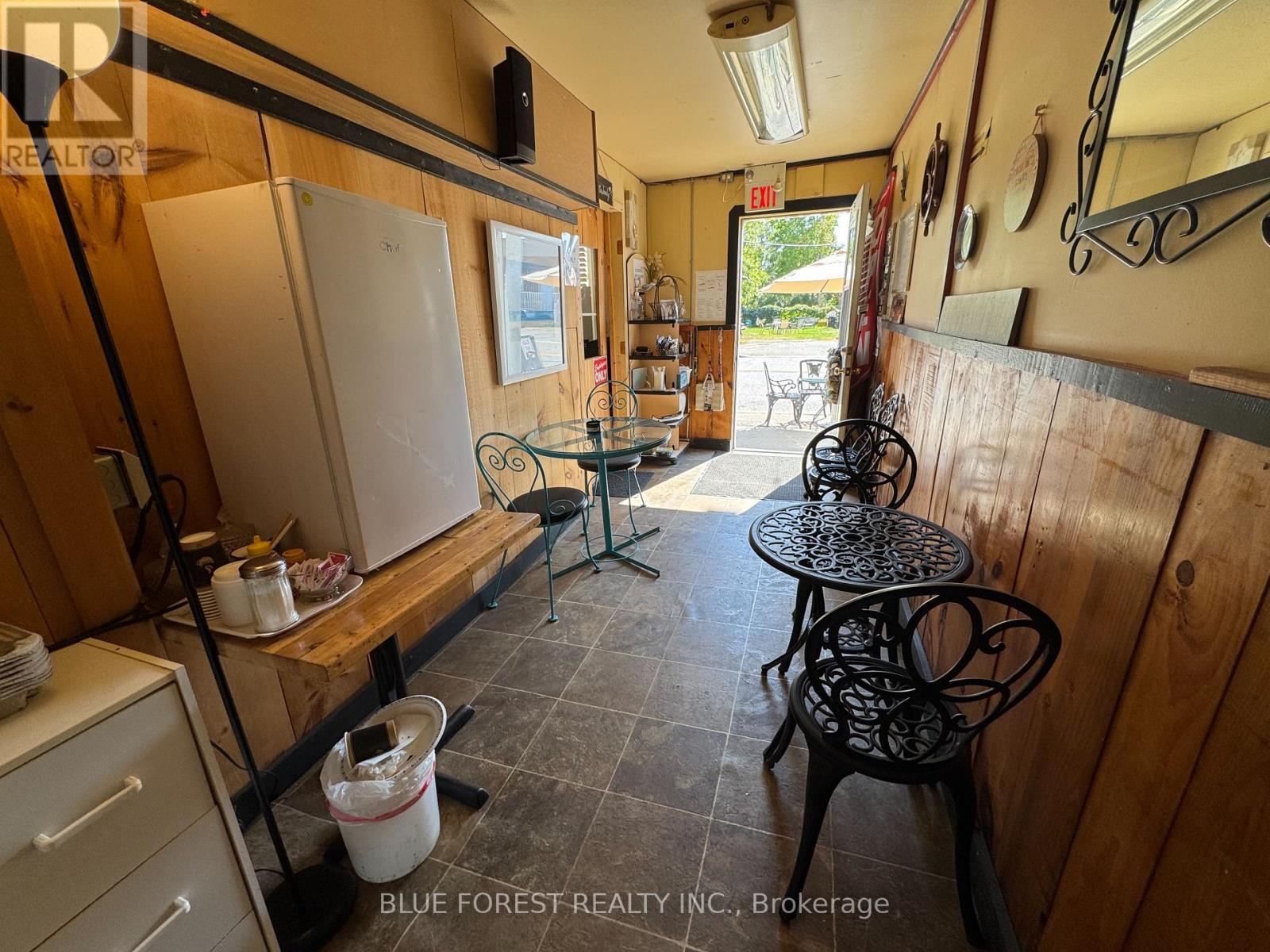 eat in seating - 23 Wellington Street, Bayham (Port Burwell), ON