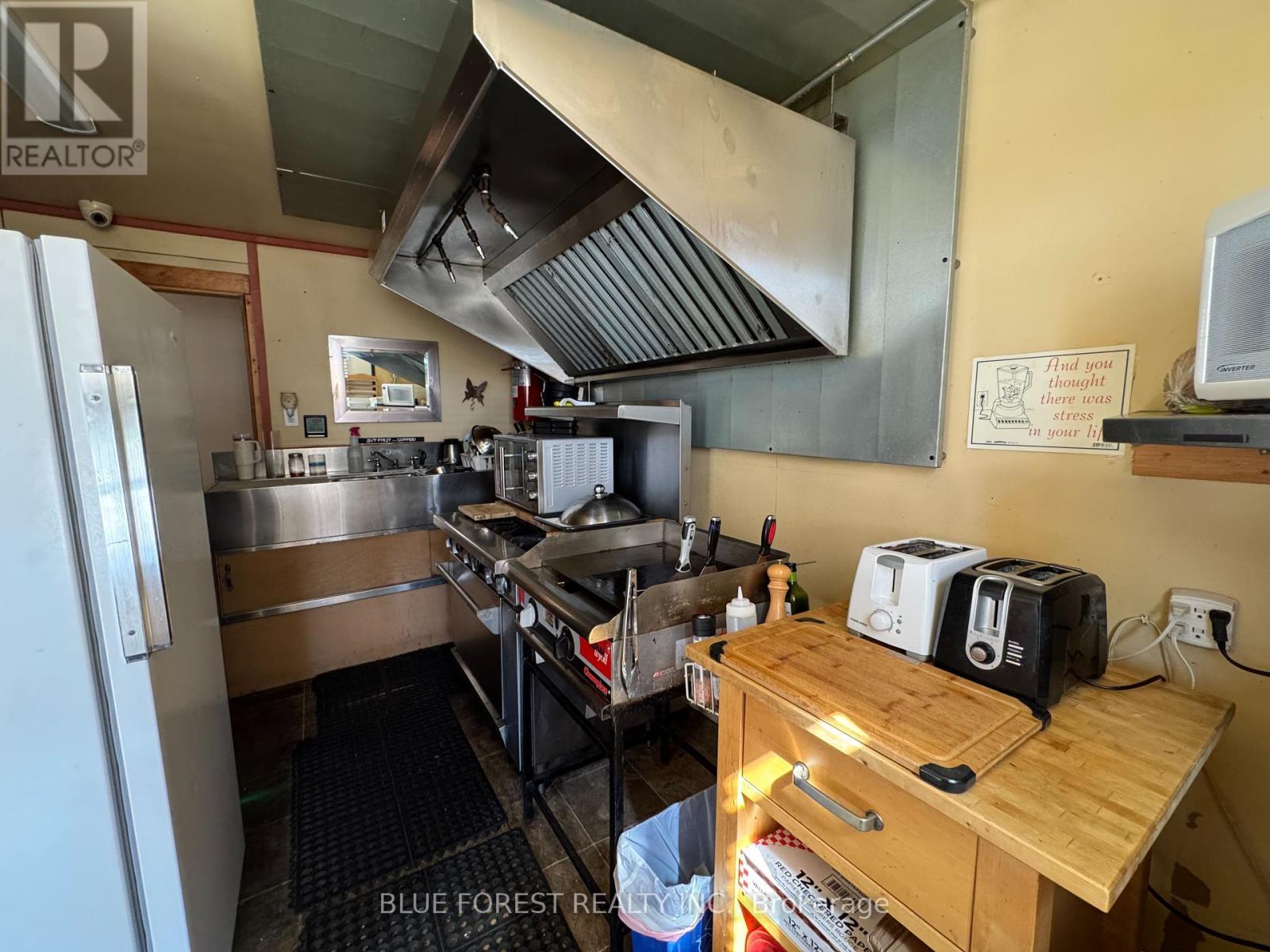 hood vent - 23 Wellington Street, Bayham (Port Burwell), ON