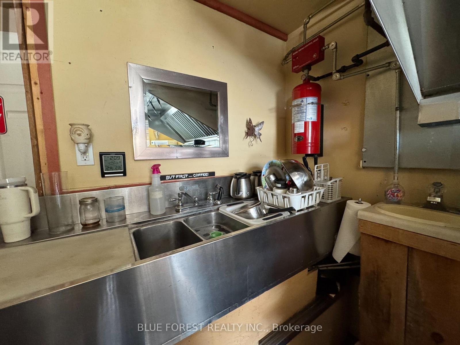 washing station - 23 Wellington Street, Bayham (Port Burwell), ON