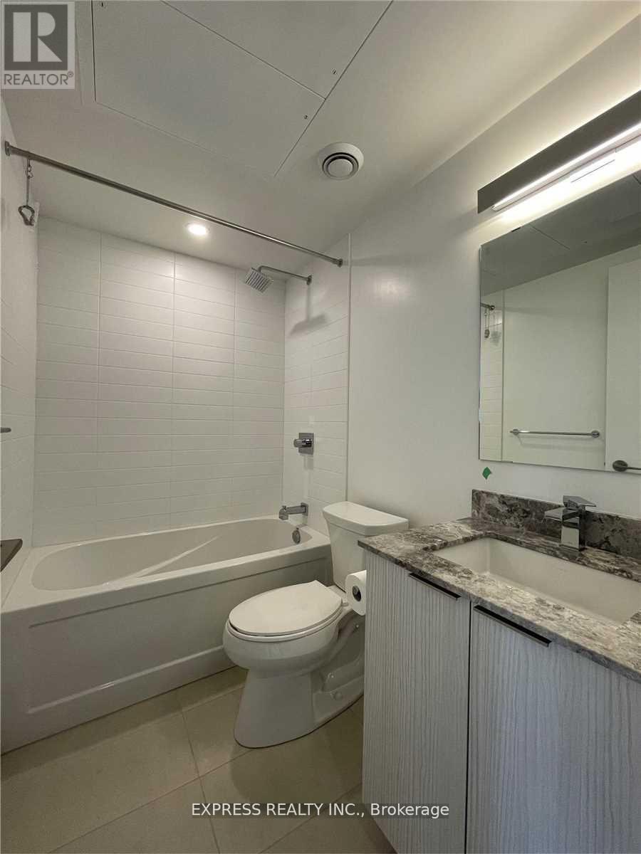 2007 - 501 Yonge Street, Toronto, ON - Indoor Photo Showing Bathroom