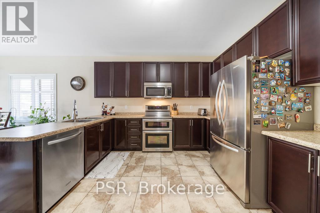 514 Old Mud Street, Hamilton, ON - Indoor Photo Showing Kitchen With Double Sink