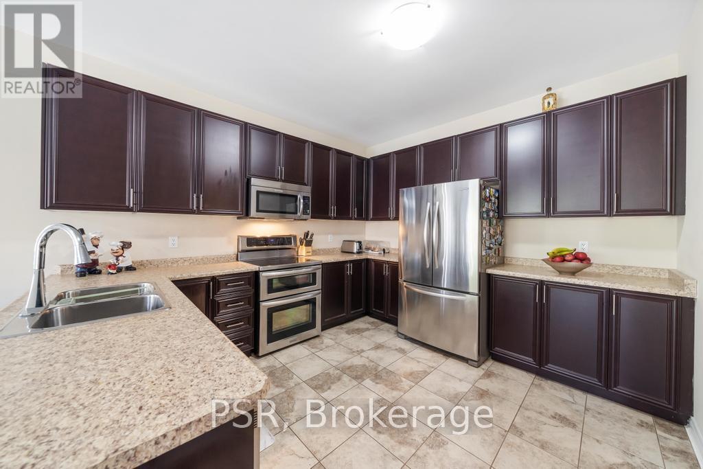 514 Old Mud Street, Hamilton, ON - Indoor Photo Showing Kitchen With Double Sink