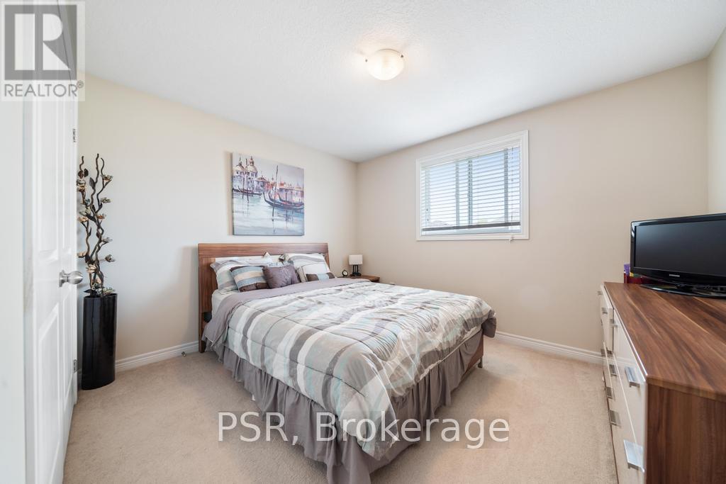 514 Old Mud Street, Hamilton, ON - Indoor Photo Showing Bedroom