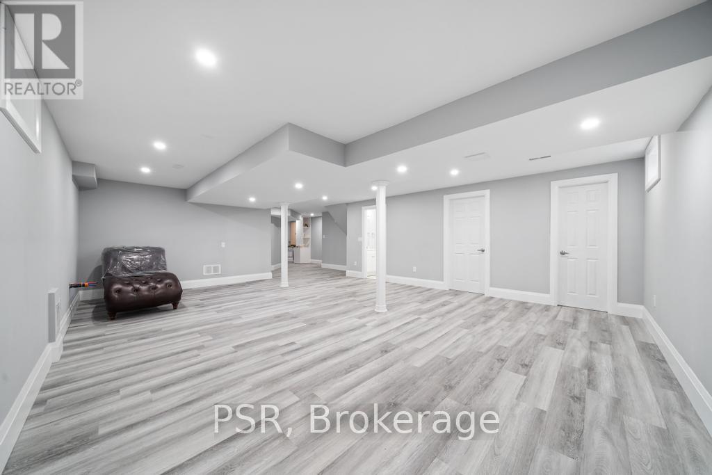 514 Old Mud Street, Hamilton, ON - Indoor Photo Showing Other Room