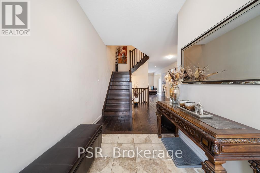 514 Old Mud Street, Hamilton, ON - Indoor Photo Showing Other Room