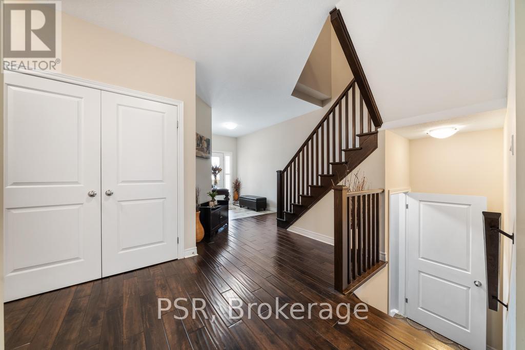 514 Old Mud Street, Hamilton, ON - Indoor Photo Showing Other Room