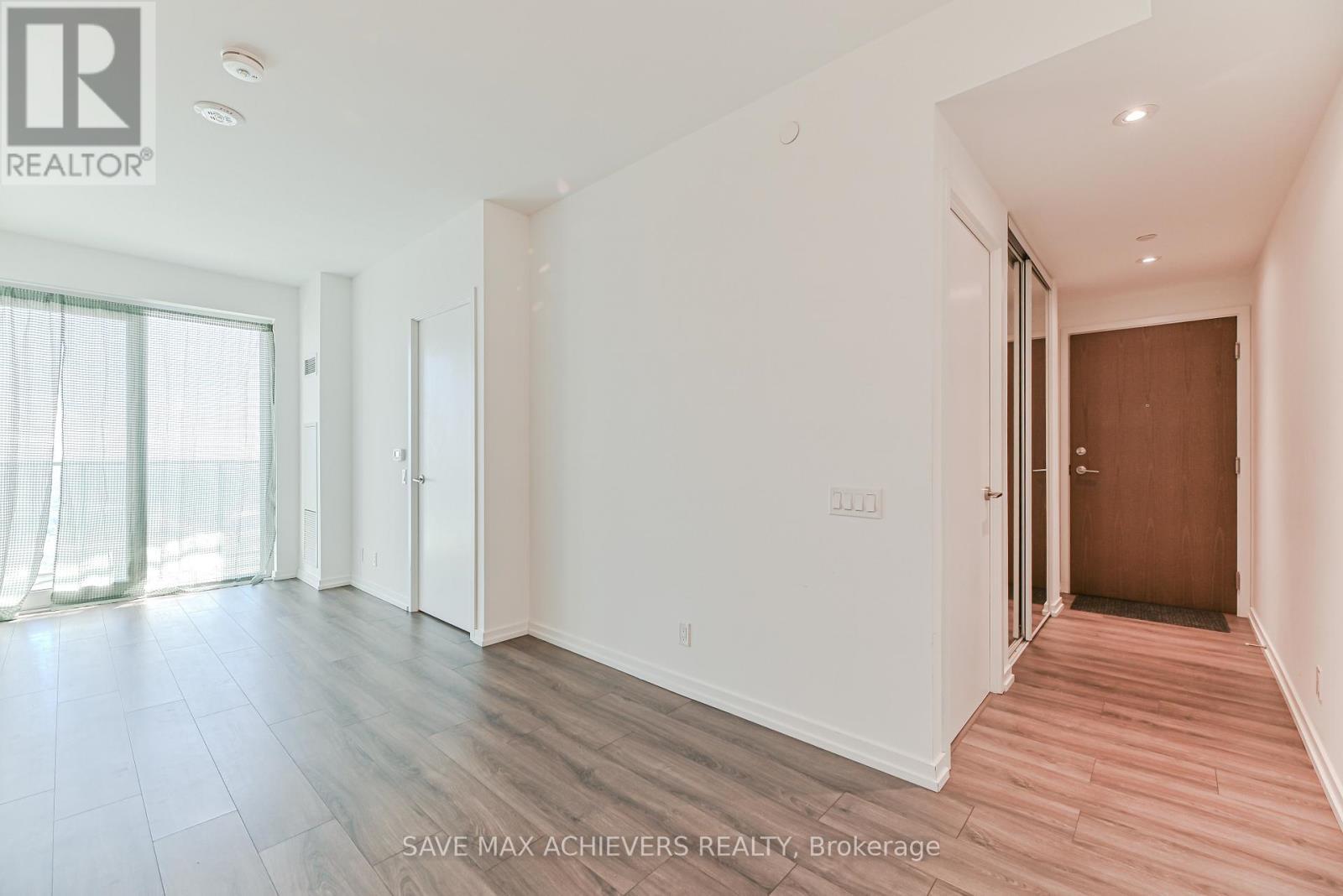 5201 - 7890 Jane Street, Vaughan, ON - Indoor Photo Showing Other Room