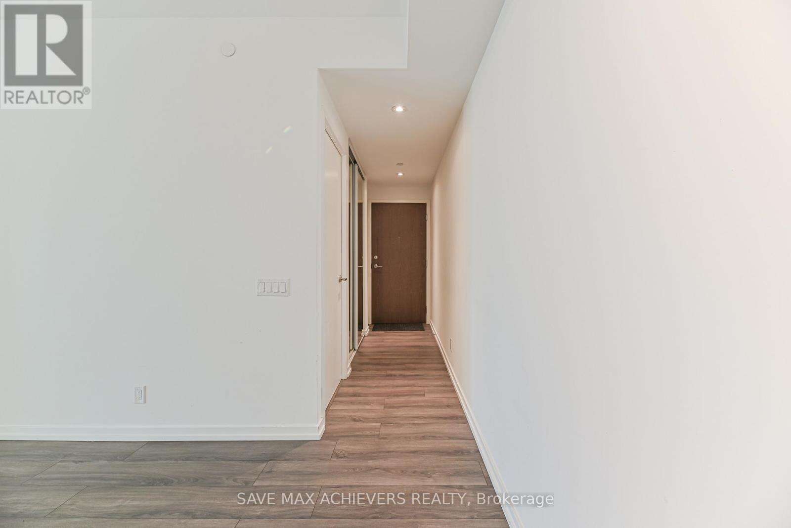 5201 - 7890 Jane Street, Vaughan, ON - Indoor Photo Showing Other Room