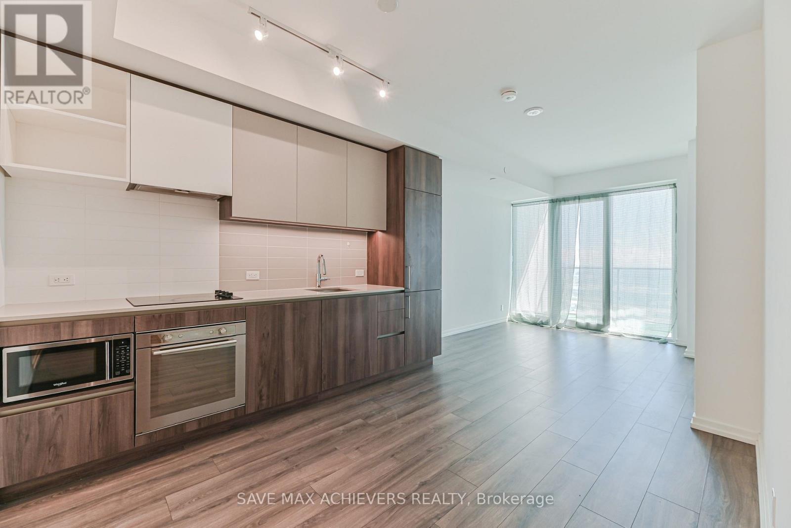 5201 - 7890 Jane Street, Vaughan, ON - Indoor Photo Showing Kitchen