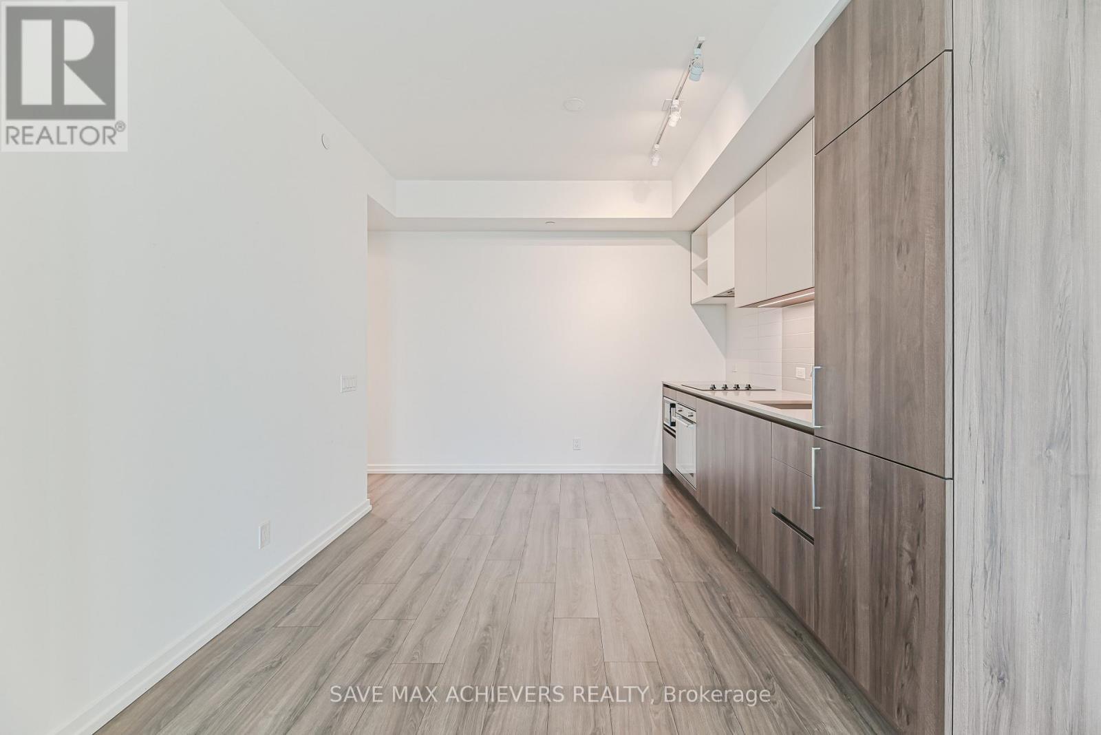 5201 - 7890 Jane Street, Vaughan, ON - Indoor