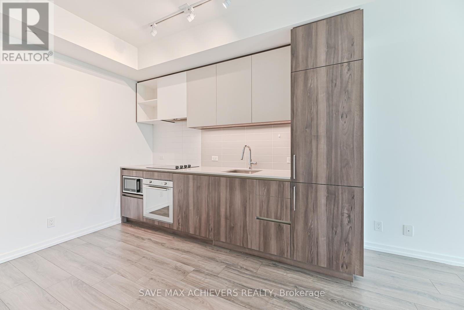 5201 - 7890 Jane Street, Vaughan, ON - Indoor