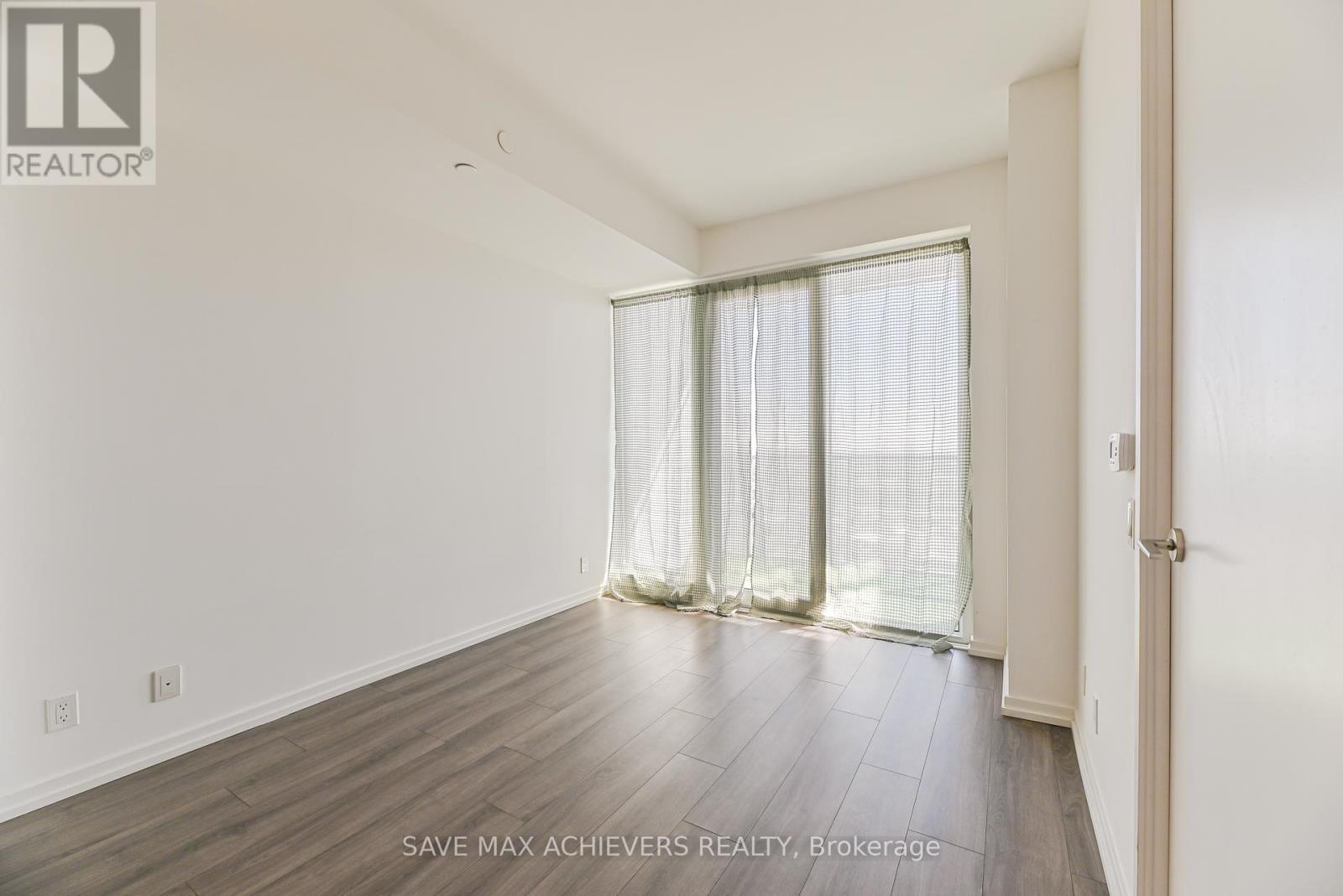 5201 - 7890 Jane Street, Vaughan, ON - Indoor Photo Showing Other Room