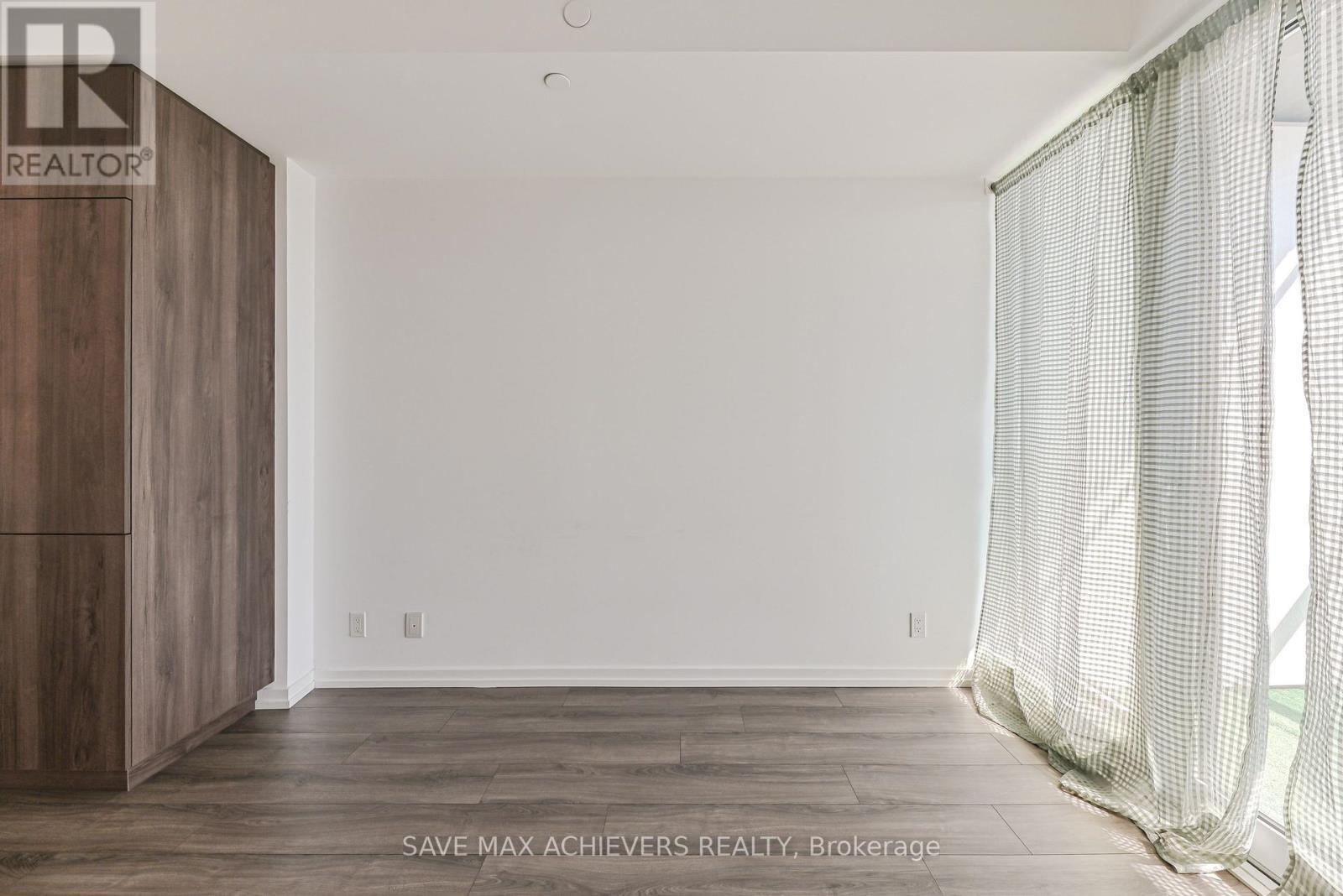 5201 - 7890 Jane Street, Vaughan, ON - Indoor Photo Showing Other Room