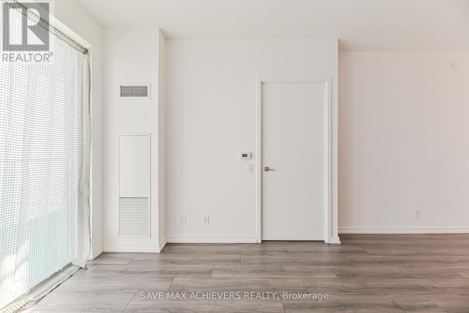 5201 - 7890 Jane Street, Vaughan, ON - Indoor Photo Showing Other Room