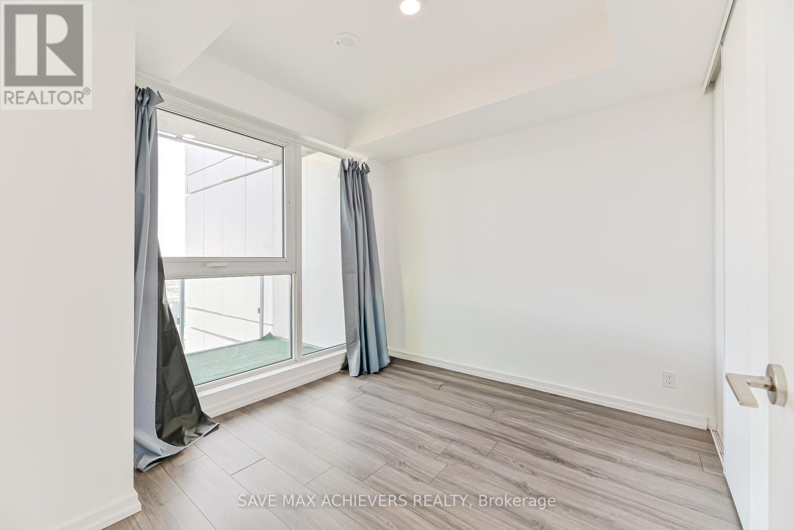 5201 - 7890 Jane Street, Vaughan, ON - Indoor Photo Showing Other Room
