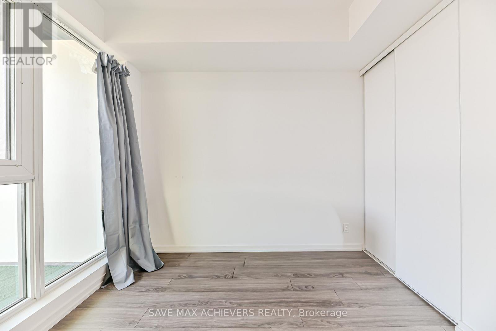 5201 - 7890 Jane Street, Vaughan, ON - Indoor Photo Showing Other Room