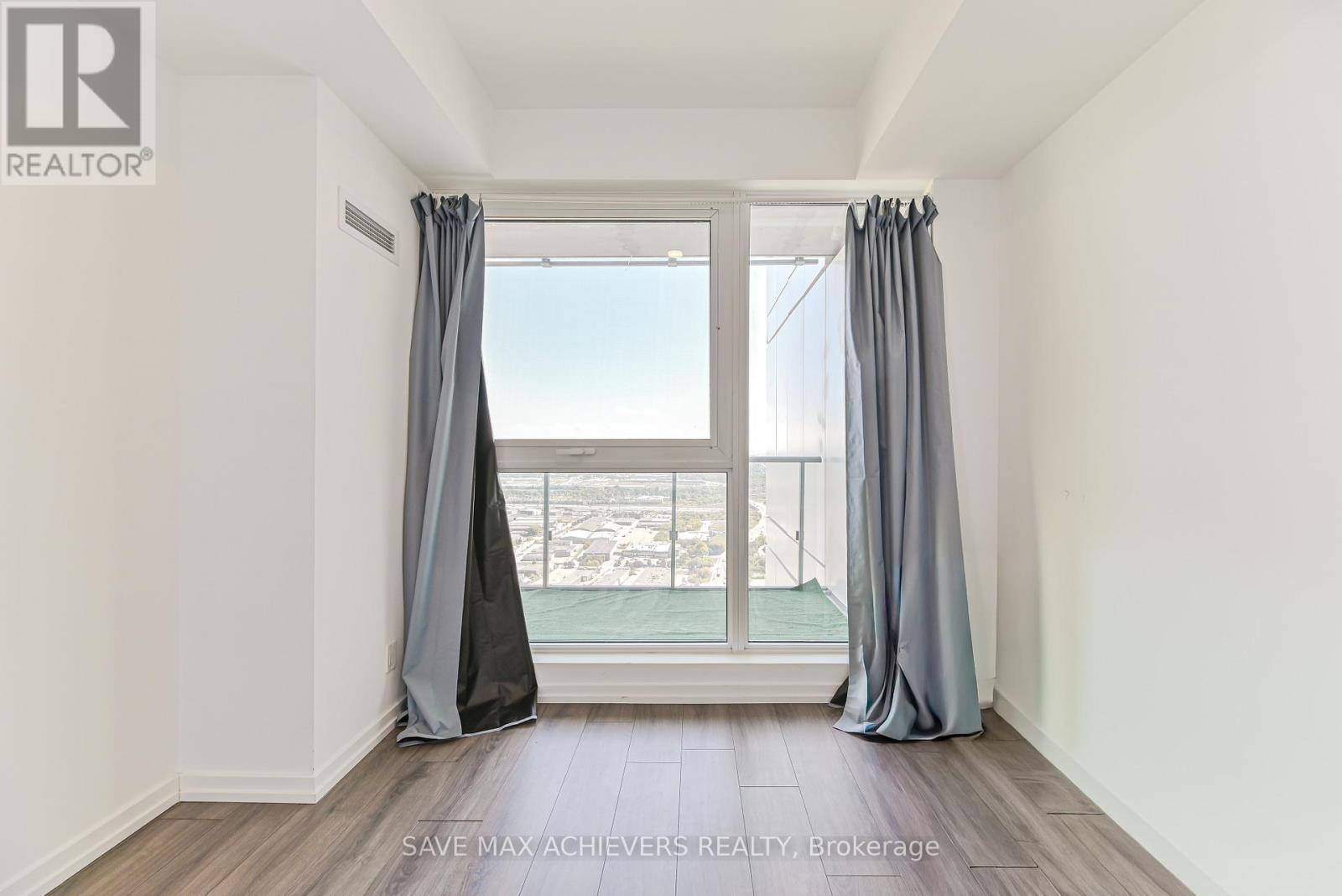 5201 - 7890 Jane Street, Vaughan, ON - Indoor