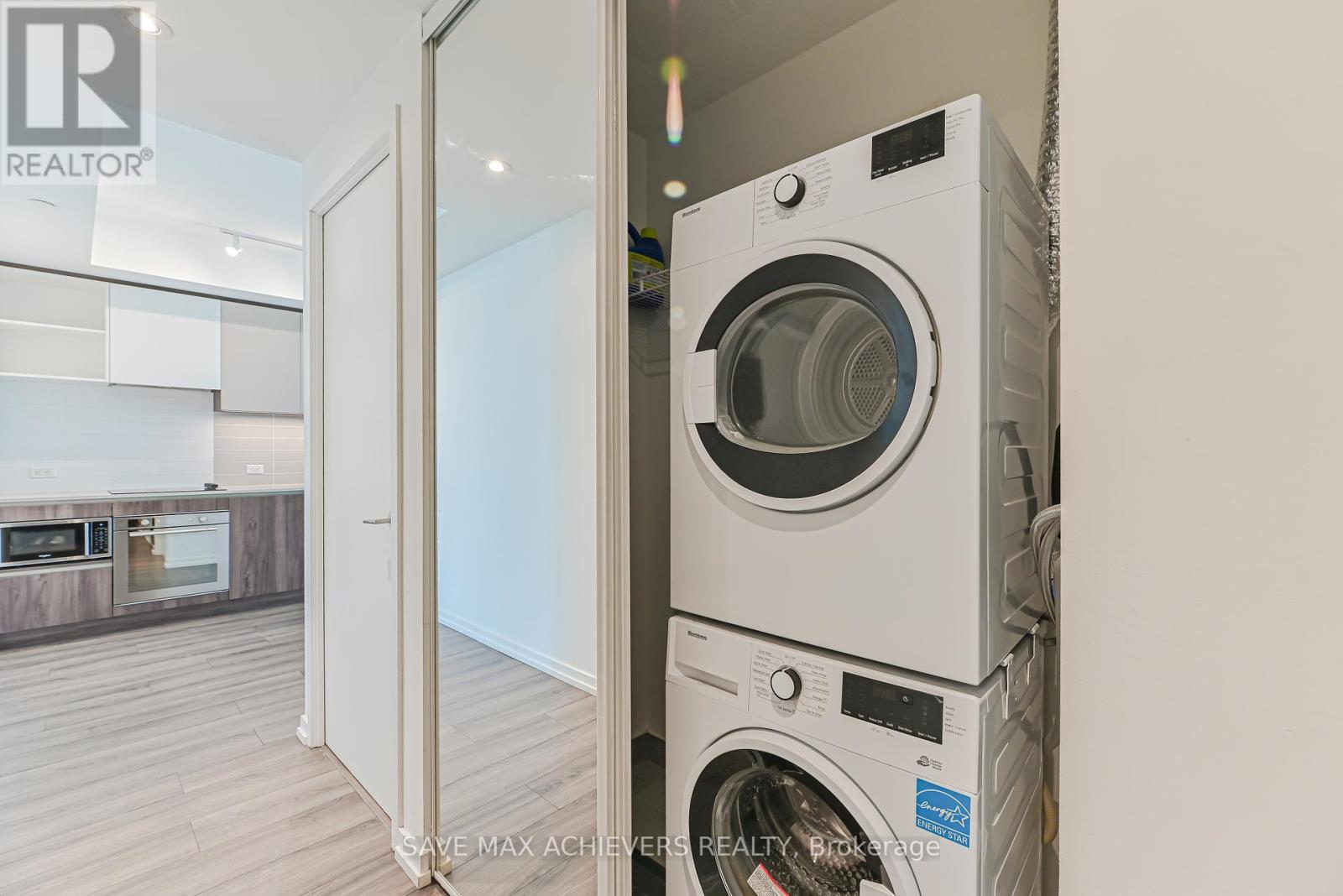 5201 - 7890 Jane Street, Vaughan, ON - Indoor Photo Showing Laundry Room