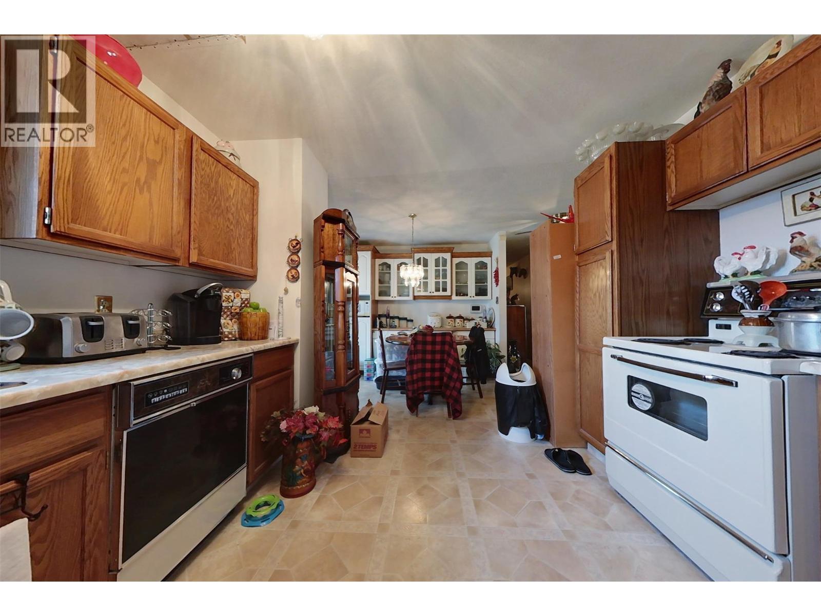 189 310Th Avenue, Marysville, BC - Indoor Photo Showing Kitchen
