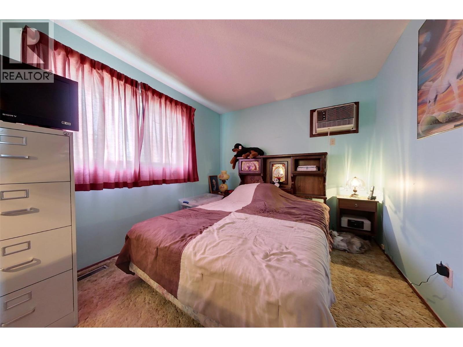 189 310Th Avenue, Marysville, BC - Indoor Photo Showing Bedroom