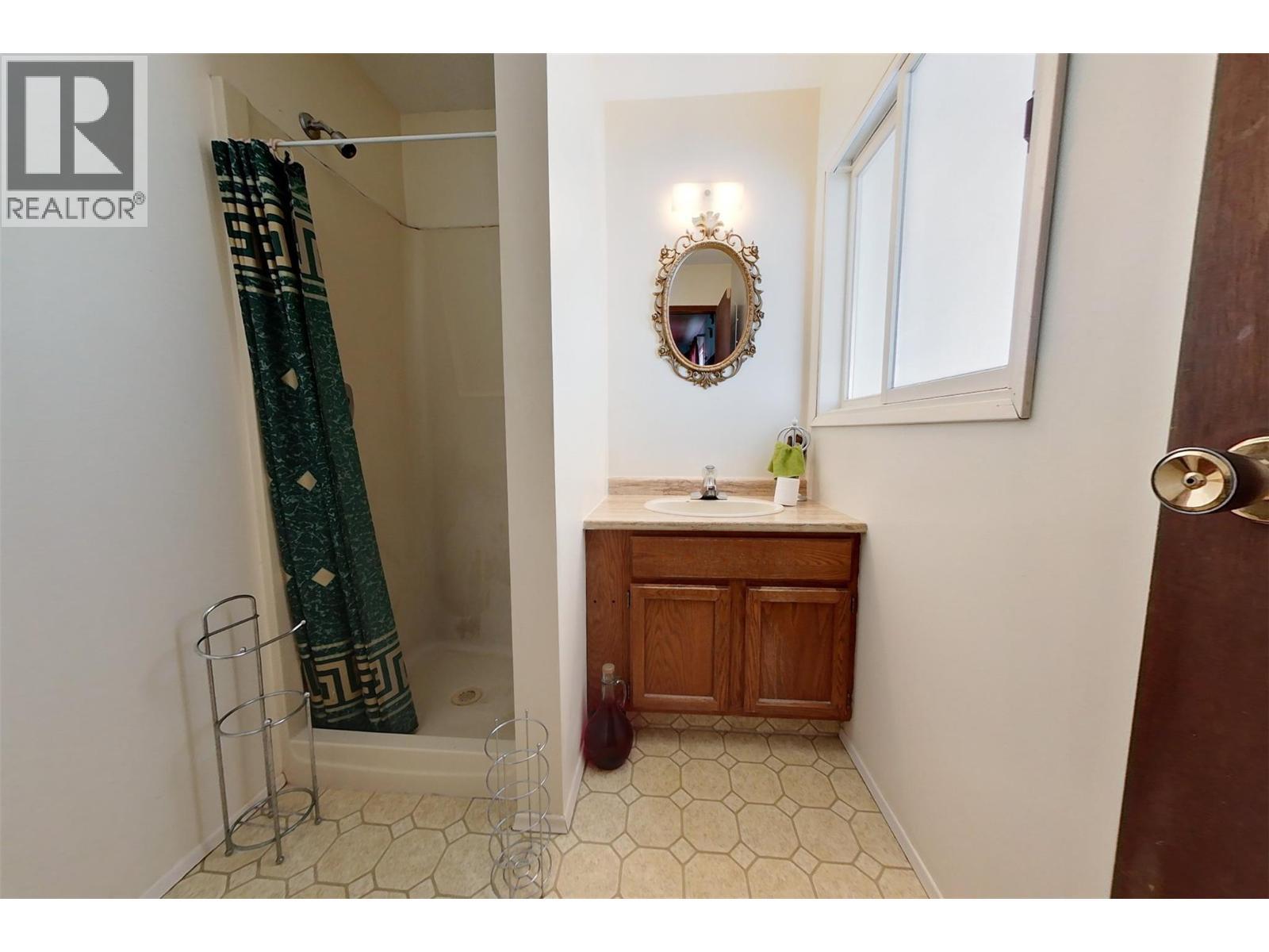 189 310Th Avenue, Marysville, BC - Indoor Photo Showing Bathroom