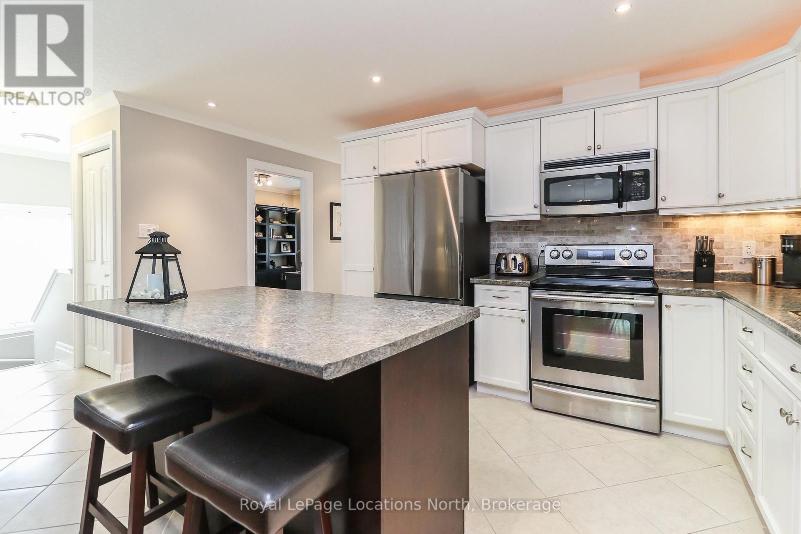 67 Greenway Drive, Wasaga Beach, ON - Indoor Photo Showing Kitchen With Stainless Steel Kitchen