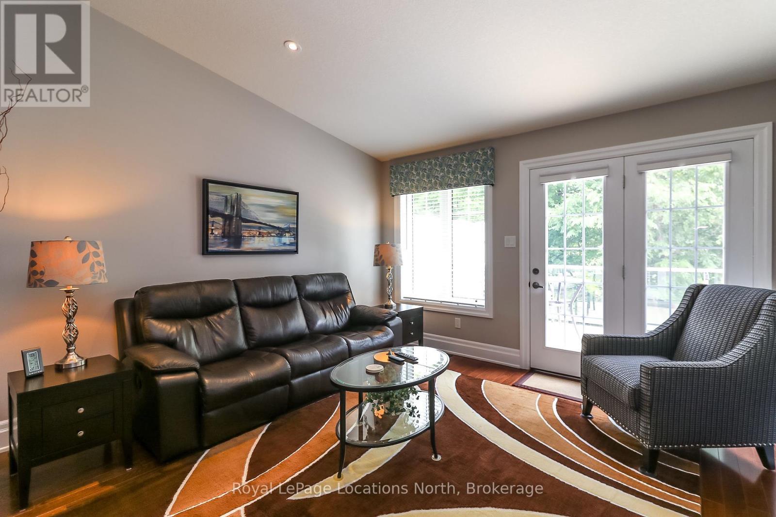67 Greenway Drive, Wasaga Beach, ON - Indoor Photo Showing Living Room