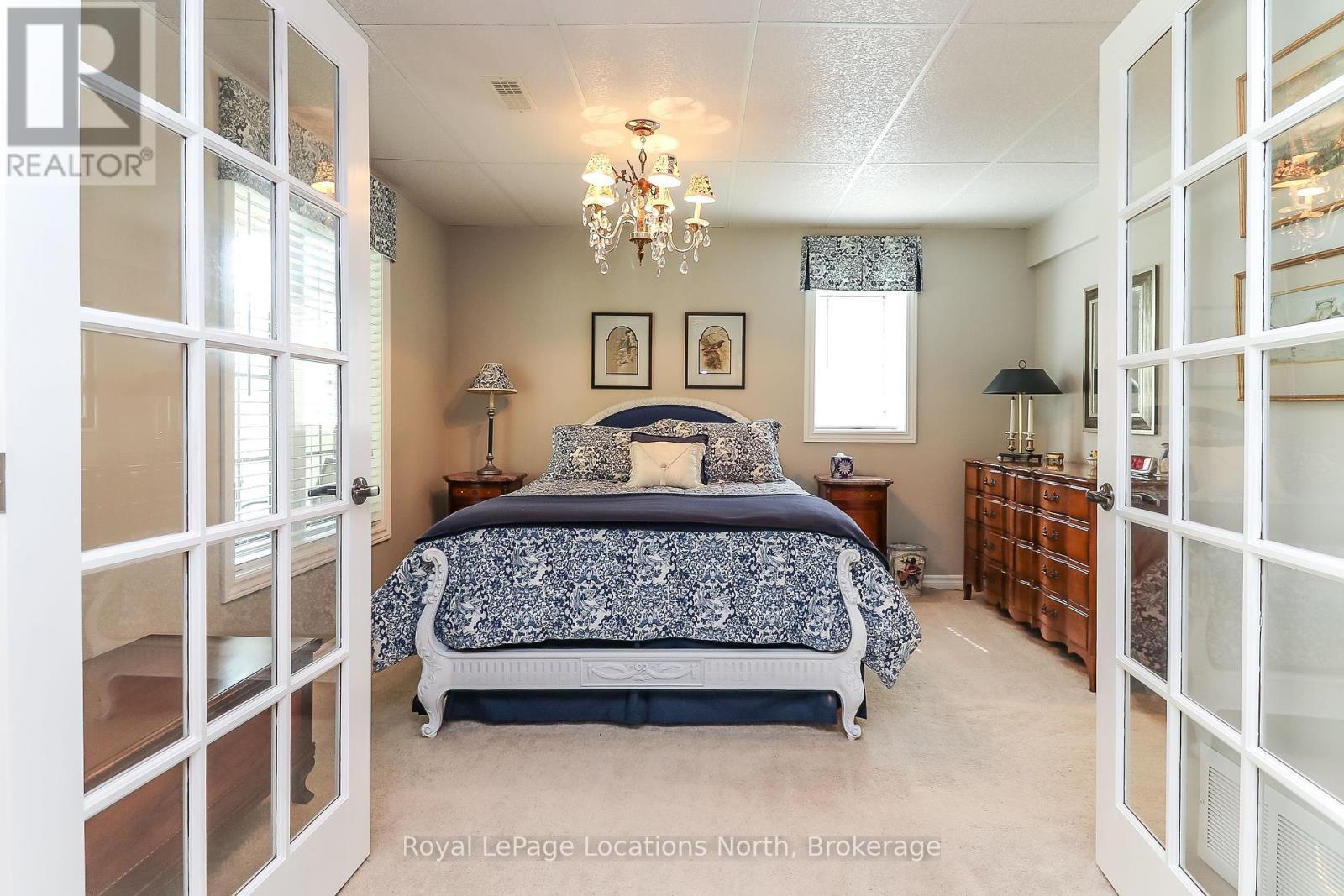 67 Greenway Drive, Wasaga Beach, ON - Indoor Photo Showing Bedroom