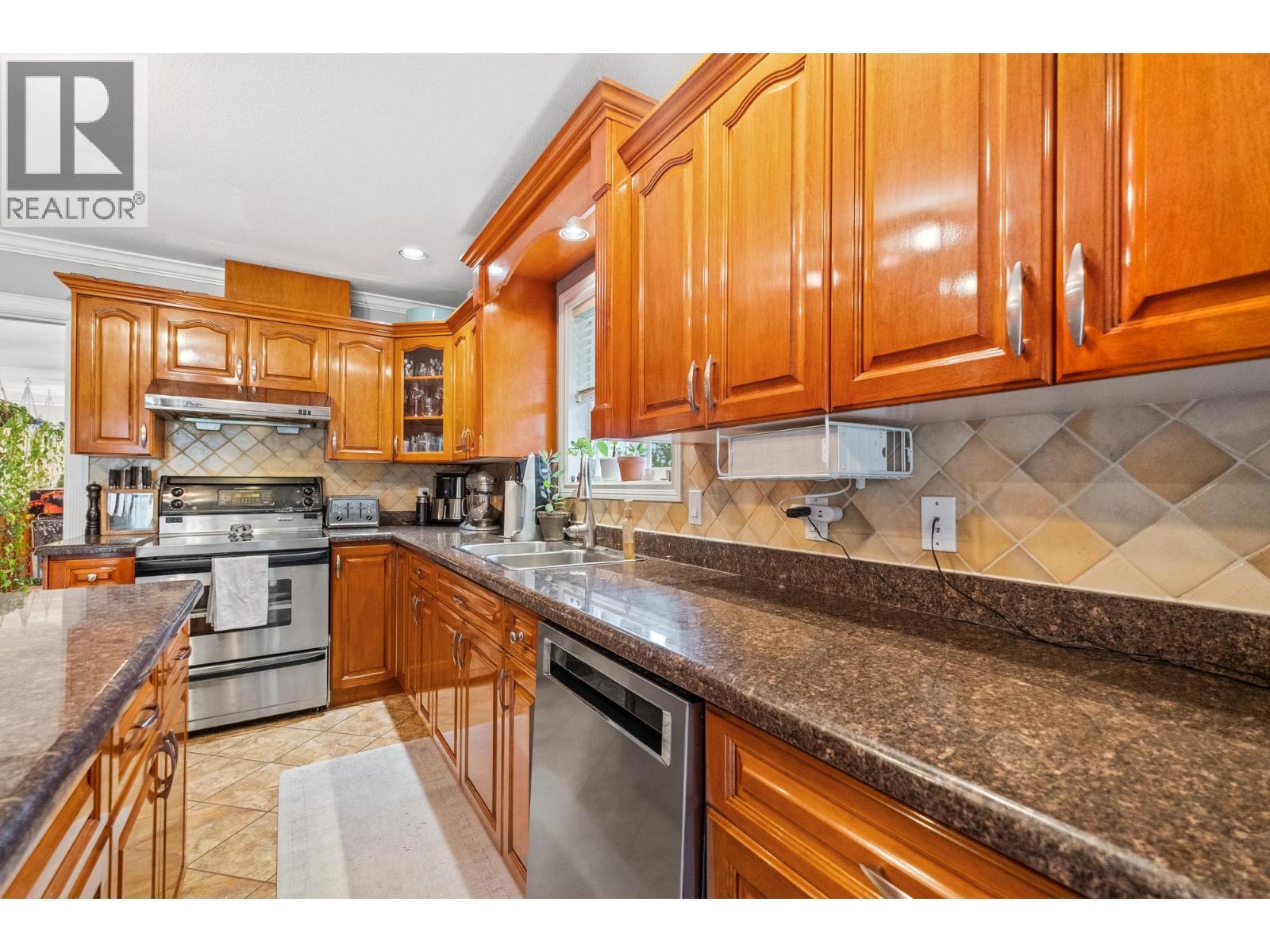 2300 Upper Bench Road, Cawston, BC - Indoor Photo Showing Kitchen With Double Sink