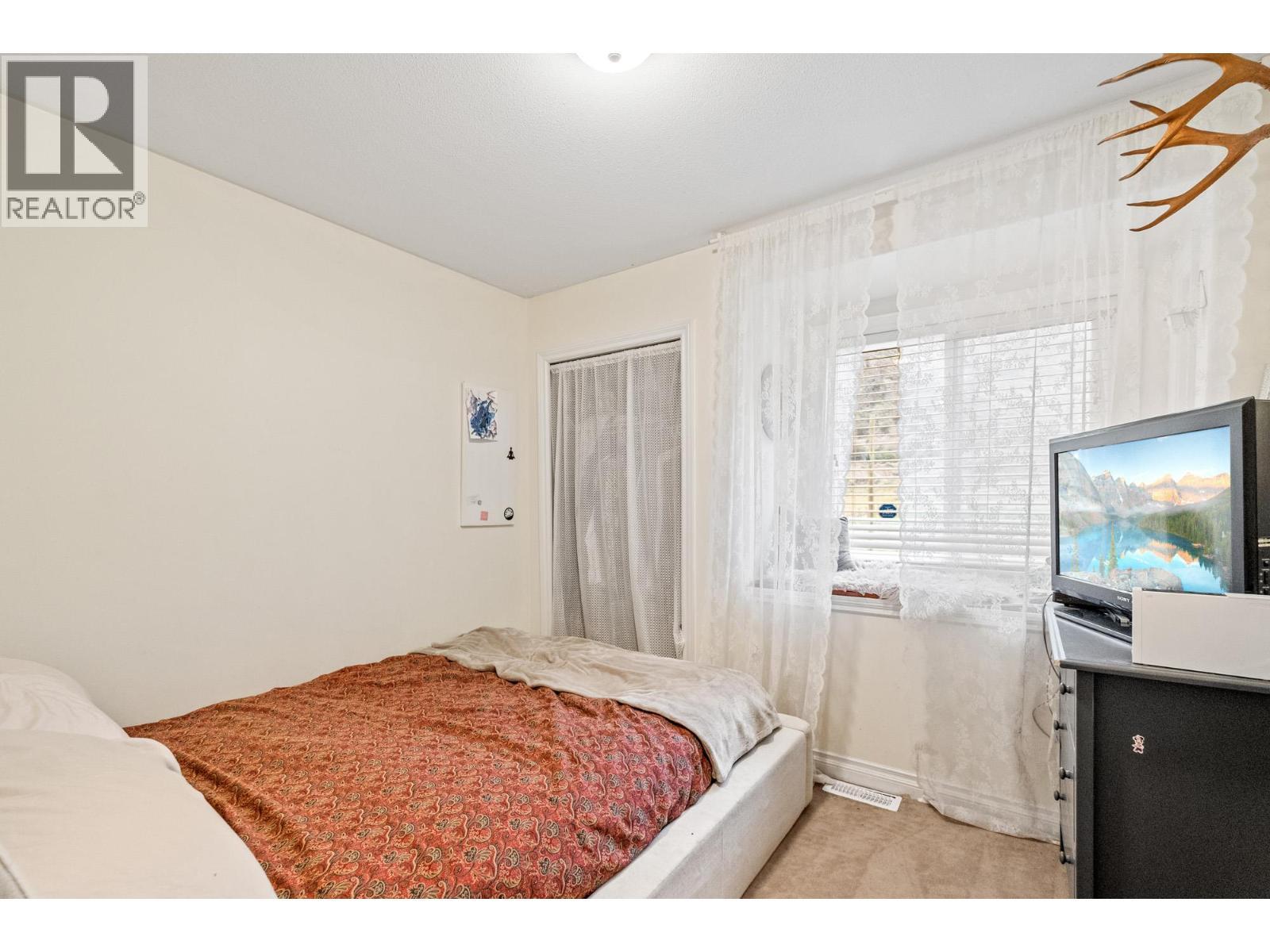 2300 Upper Bench Road, Cawston, BC - Indoor Photo Showing Bedroom