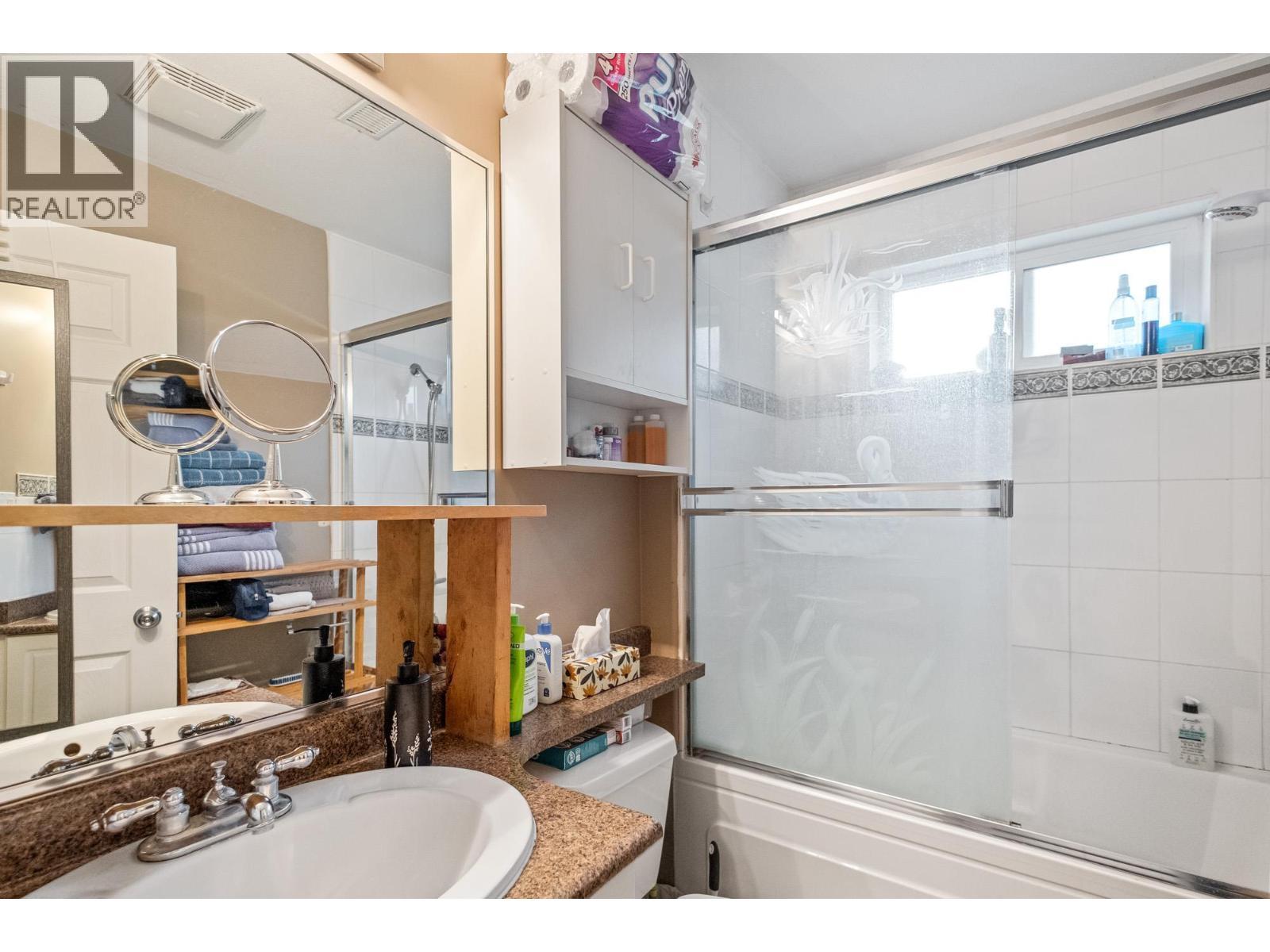 2300 Upper Bench Road, Cawston, BC - Indoor Photo Showing Bathroom