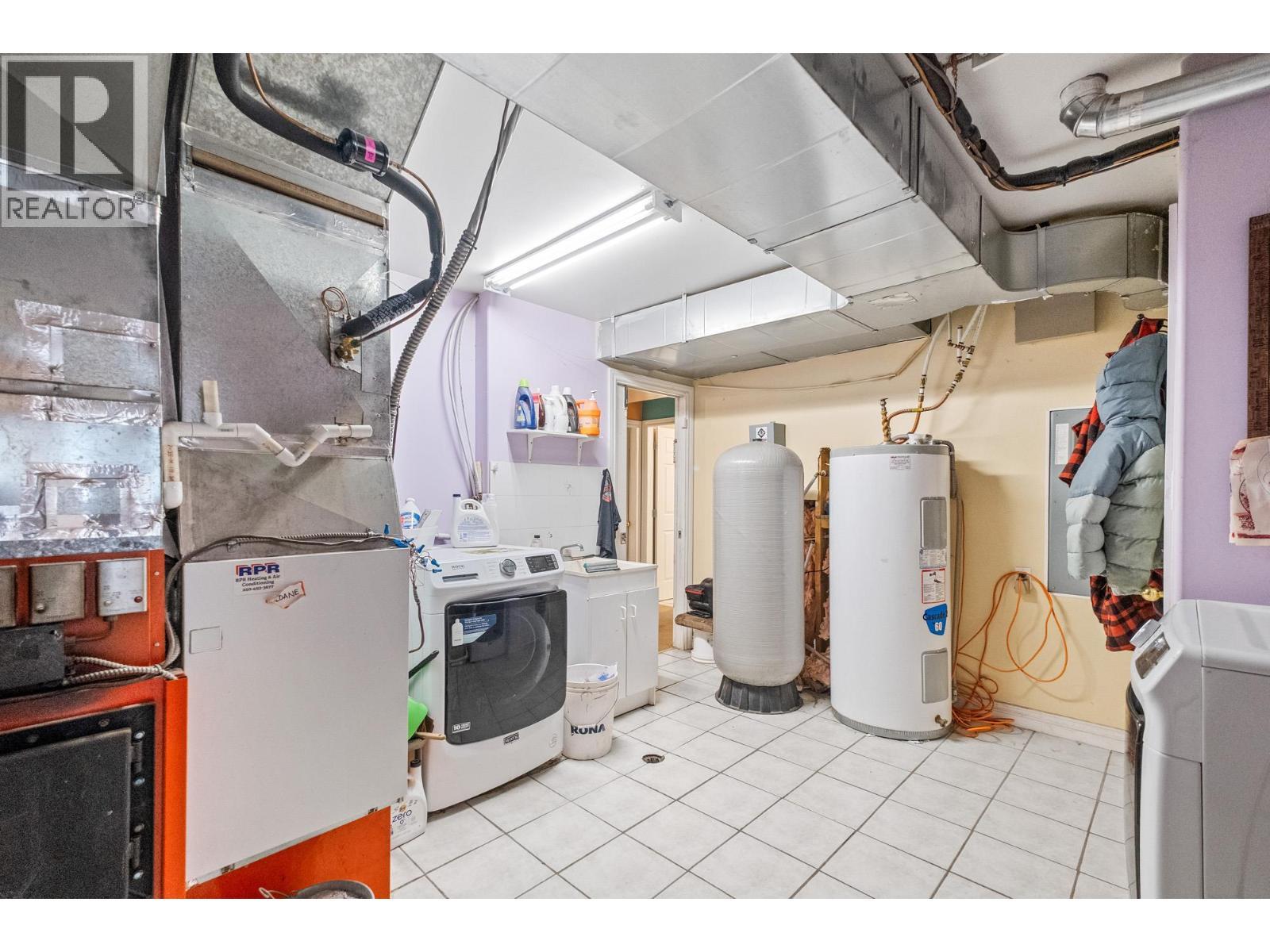 2300 Upper Bench Road, Cawston, BC - Indoor Photo Showing Laundry Room